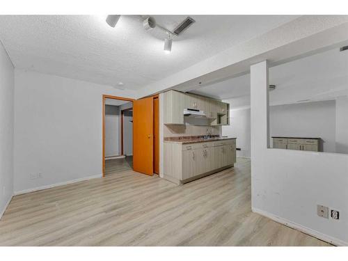 35 Del Monica Place Ne, Calgary, AB - Indoor Photo Showing Kitchen