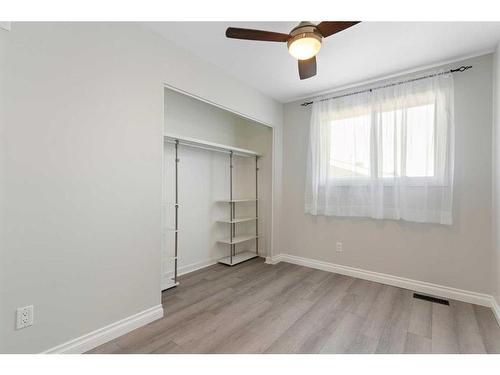 6203 Pineridge Road Ne, Calgary, AB - Indoor Photo Showing Other Room