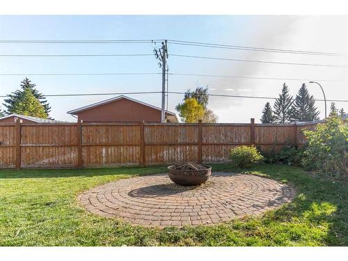 6203 Pineridge Road Ne, Calgary, AB - Outdoor