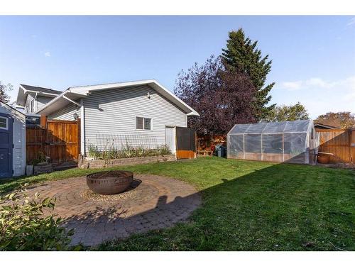 6203 Pineridge Road Ne, Calgary, AB - Outdoor