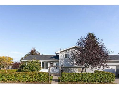 6203 Pineridge Road Ne, Calgary, AB - Outdoor