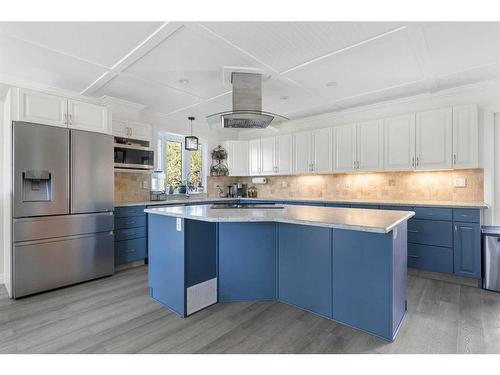 6203 Pineridge Road Ne, Calgary, AB - Indoor Photo Showing Kitchen With Stainless Steel Kitchen With Upgraded Kitchen