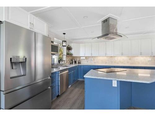 6203 Pineridge Road Ne, Calgary, AB - Indoor Photo Showing Kitchen With Stainless Steel Kitchen With Upgraded Kitchen