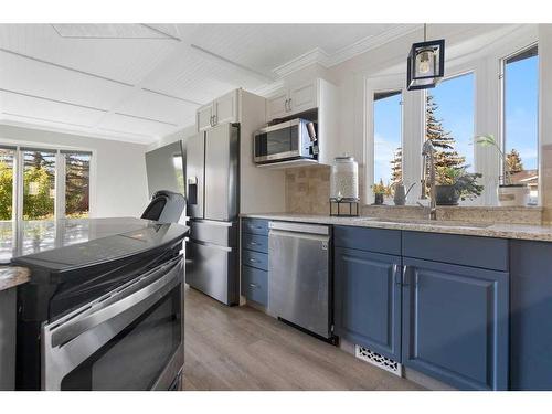 6203 Pineridge Road Ne, Calgary, AB - Indoor Photo Showing Kitchen With Stainless Steel Kitchen