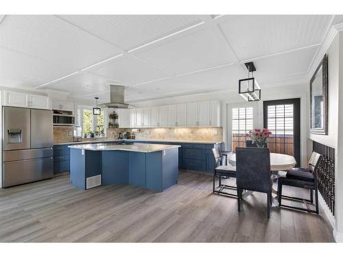 6203 Pineridge Road Ne, Calgary, AB - Indoor Photo Showing Kitchen With Stainless Steel Kitchen