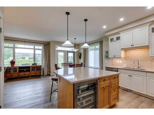 18 Discovery Woods Villas Sw, Calgary, AB - Indoor Photo Showing Kitchen With Upgraded Kitchen