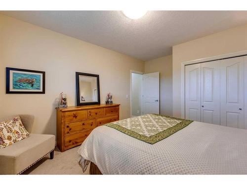 18 Discovery Woods Villas Sw, Calgary, AB - Indoor Photo Showing Bedroom