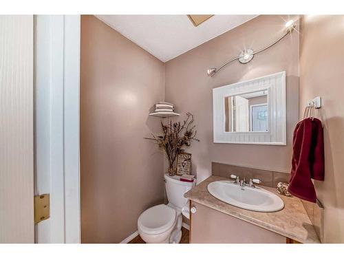 25-75 Erin Croft Crescent Se, Calgary, AB - Indoor Photo Showing Bathroom