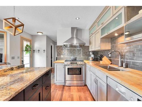 20 Lake Lucerne Close Se, Calgary, AB 