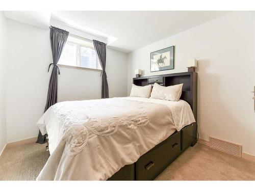 3651 77 Street Nw, Calgary, AB - Indoor Photo Showing Bedroom