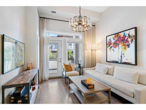 112-12 Mahogany Path Se, Calgary, AB - Indoor Photo Showing Living Room