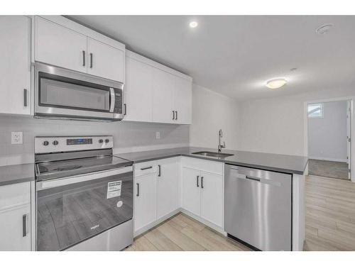 316 Hotchkiss Drive Se, Calgary, AB - Indoor Photo Showing Kitchen