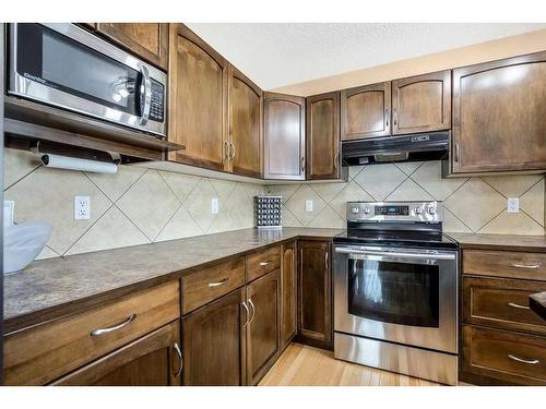 262 Evanscreek Court Nw, Calgary, AB - Indoor Photo Showing Kitchen