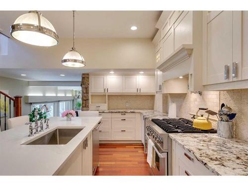 1331 15 Street Nw, Calgary, AB - Indoor Photo Showing Kitchen With Upgraded Kitchen