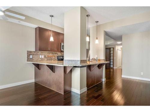 406-108 25 Avenue Sw, Calgary, AB - Indoor Photo Showing Kitchen With Upgraded Kitchen