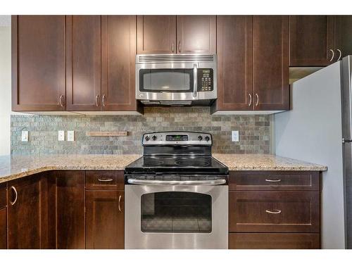 406-108 25 Avenue Sw, Calgary, AB - Indoor Photo Showing Kitchen