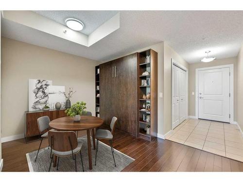 406-108 25 Avenue Sw, Calgary, AB - Indoor Photo Showing Dining Room