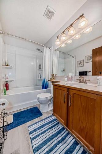 68 Harvest Wood Place Ne, Calgary, AB - Indoor Photo Showing Bathroom