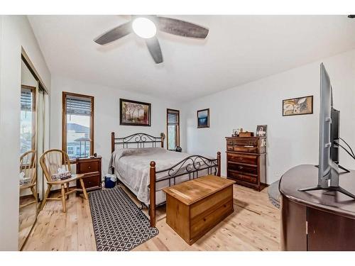 68 Harvest Wood Place Ne, Calgary, AB - Indoor Photo Showing Bedroom