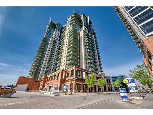 204-1410 1 Street Se, Calgary, AB - Outdoor With Balcony With Facade