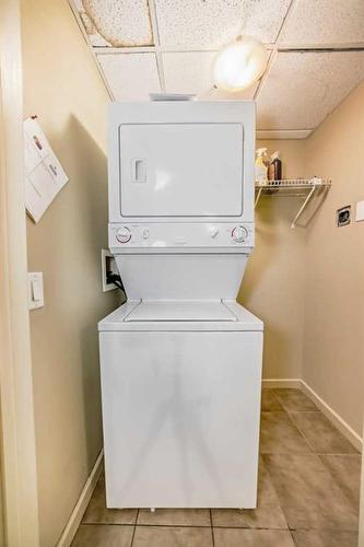 204-1410 1 Street Se, Calgary, AB - Indoor Photo Showing Laundry Room