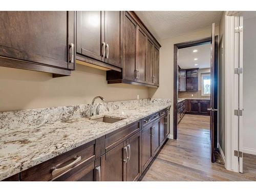 509 Hawk'S Nest Lane, Priddis Greens, AB - Indoor Photo Showing Kitchen