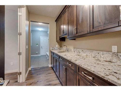 509 Hawk'S Nest Lane, Priddis Greens, AB - Indoor Photo Showing Kitchen