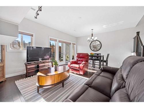 88 Cougar Ridge Landing Sw, Calgary, AB - Indoor Photo Showing Living Room