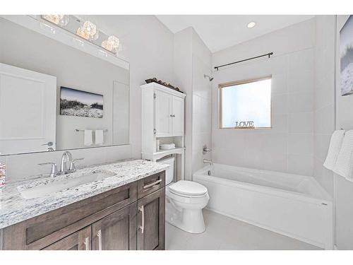 88 Cougar Ridge Landing Sw, Calgary, AB - Indoor Photo Showing Bathroom