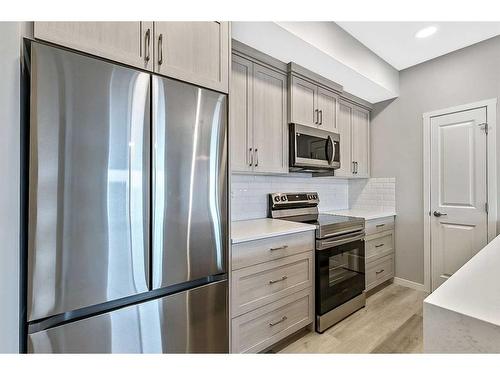 420-40 Carrington Plaza Nw, Calgary, AB - Indoor Photo Showing Kitchen