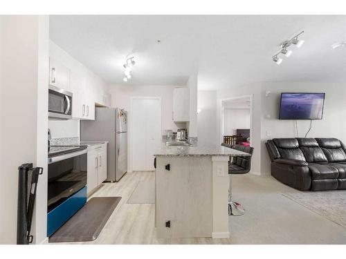 3408-4641 128 Avenue Ne, Calgary, AB - Indoor Photo Showing Kitchen