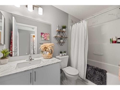 272 Midyard Lane Sw, Airdrie, AB - Indoor Photo Showing Bathroom