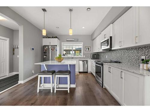 272 Midyard Lane Sw, Airdrie, AB - Indoor Photo Showing Kitchen With Upgraded Kitchen