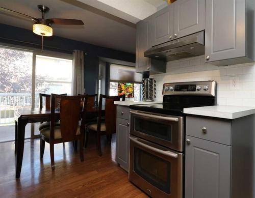 42-567 Edmonton Trail Ne, Airdrie, AB - Indoor Photo Showing Kitchen