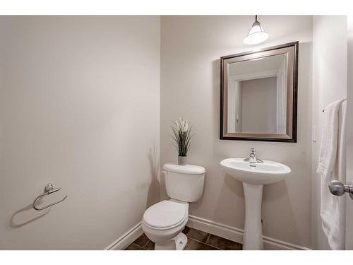 134 Coopers Bay Sw, Airdrie, AB - Indoor Photo Showing Bathroom