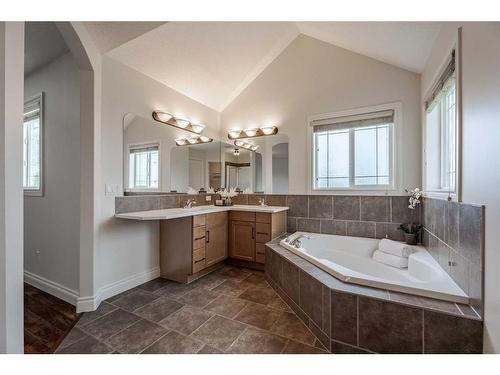 134 Coopers Bay Sw, Airdrie, AB - Indoor Photo Showing Bathroom