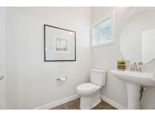 130 Reunion Landing Nw, Airdrie, AB - Indoor Photo Showing Bathroom