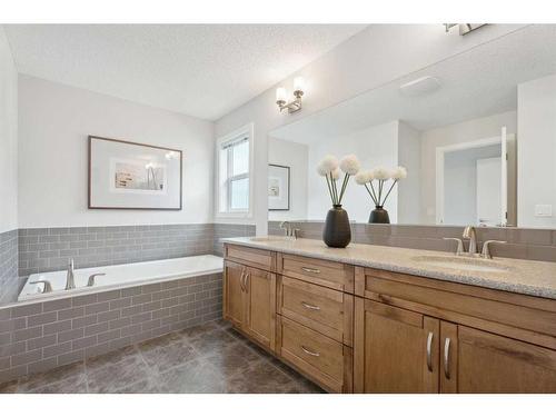 130 Reunion Landing Nw, Airdrie, AB - Indoor Photo Showing Bathroom