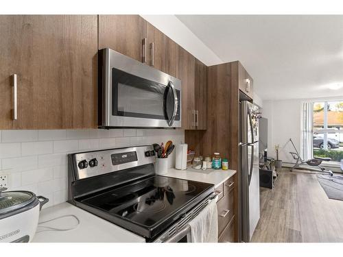 11-303 Waddy Lane, Strathmore, AB - Indoor Photo Showing Kitchen With Stainless Steel Kitchen