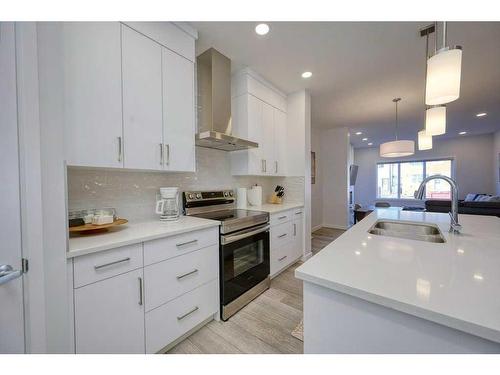 148 Magnolia Common Se, Calgary, AB - Indoor Photo Showing Kitchen With Double Sink With Upgraded Kitchen