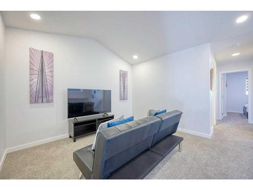 148 Magnolia Common Se, Calgary, AB - Indoor