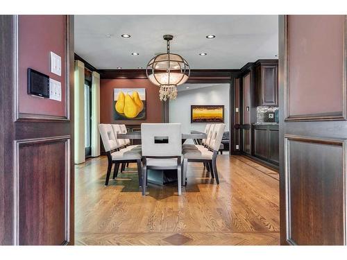 40 Eagle Ridge Place Sw, Calgary, AB - Indoor Photo Showing Dining Room