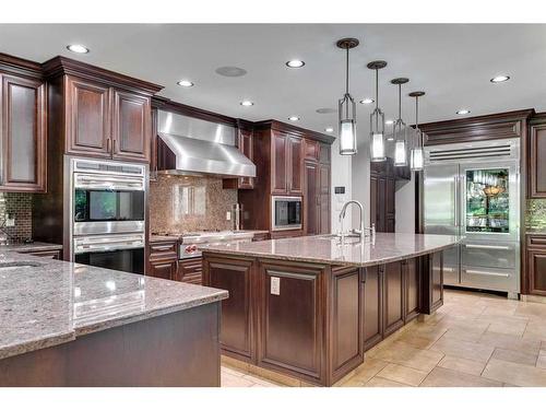 40 Eagle Ridge Place Sw, Calgary, AB - Indoor Photo Showing Kitchen With Upgraded Kitchen