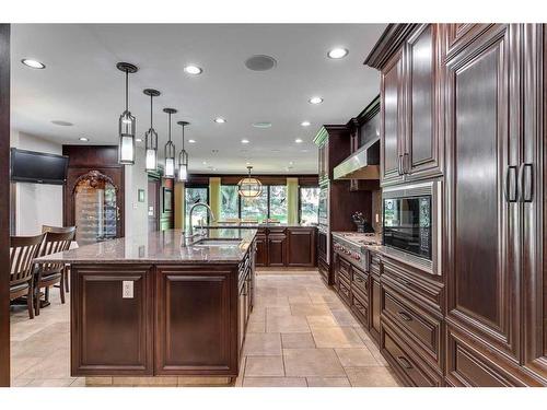 40 Eagle Ridge Place Sw, Calgary, AB - Indoor Photo Showing Kitchen With Upgraded Kitchen