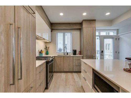 4057 Norford Avenue Nw, Calgary, AB - Indoor Photo Showing Kitchen With Upgraded Kitchen