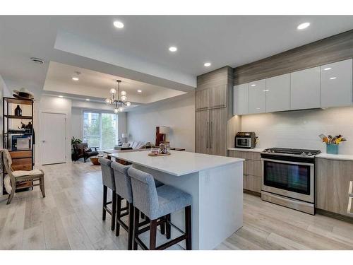 4057 Norford Avenue Nw, Calgary, AB - Indoor Photo Showing Kitchen With Upgraded Kitchen