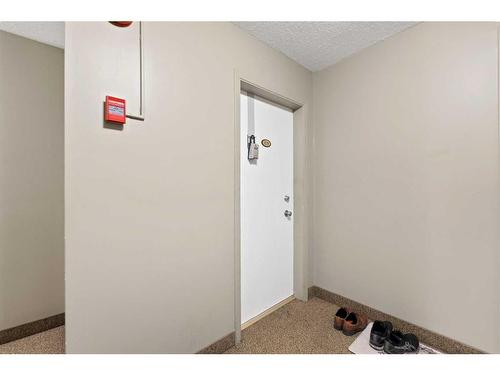 328-10120 Brookpark Boulevard Sw, Calgary, AB - Indoor Photo Showing Other Room