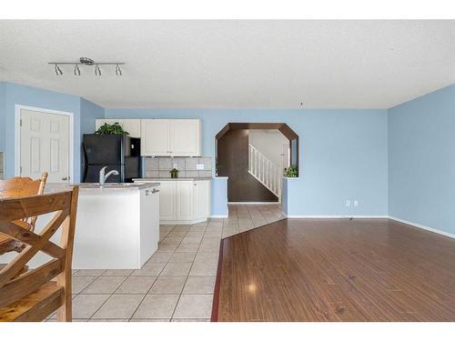 44 Crystalridge Close, Okotoks, AB - Indoor Photo Showing Kitchen