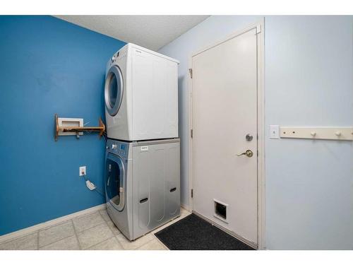 44 Crystalridge Close, Okotoks, AB - Indoor Photo Showing Laundry Room