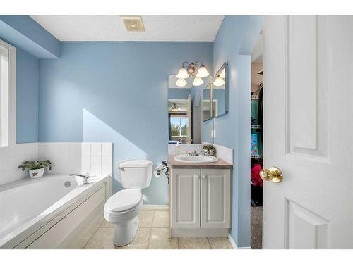 44 Crystalridge Close, Okotoks, AB - Indoor Photo Showing Bathroom